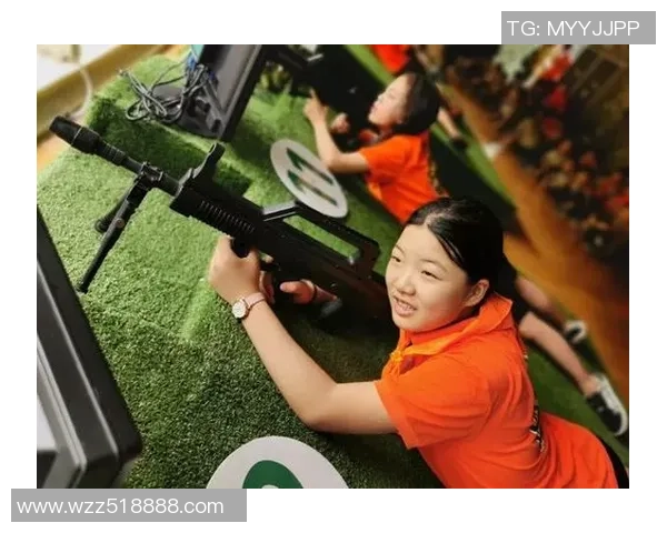 足球明星高空挑战极限爬墙高清图片展示运动员的勇气与魅力